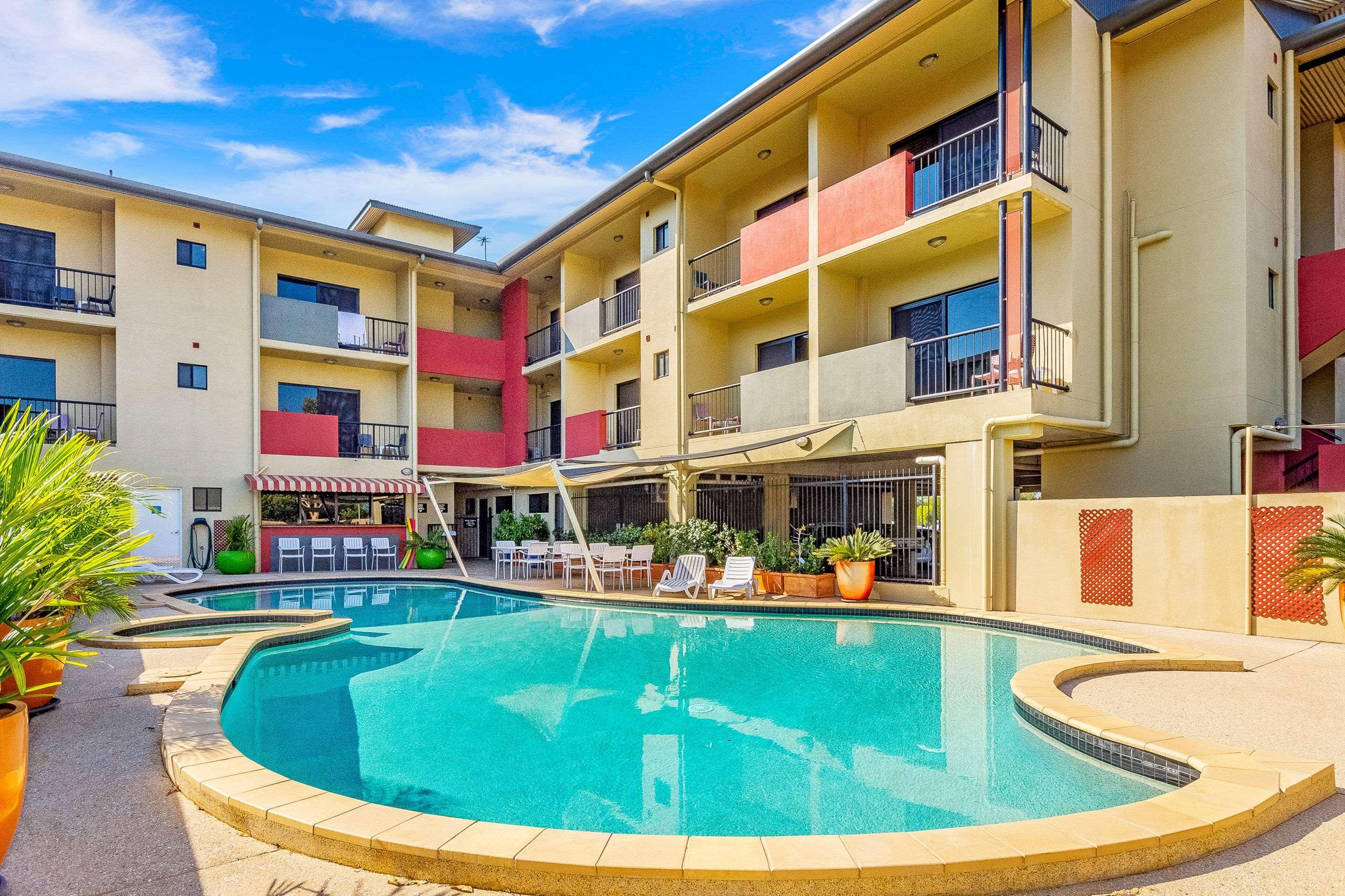 Quality Hotel Darwin Airport Eksteriør billede The pool at the Village, 2015