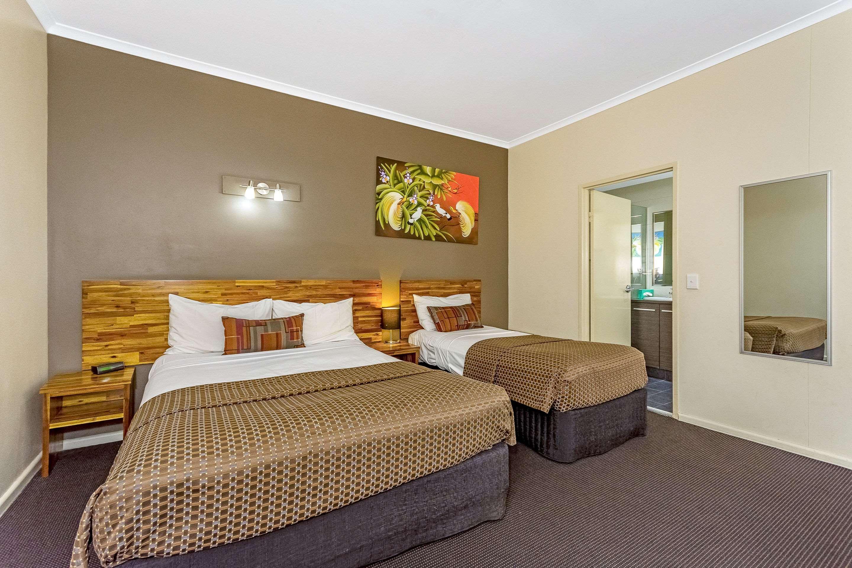 Quality Hotel Darwin Airport Eksteriør billede A typical motel room