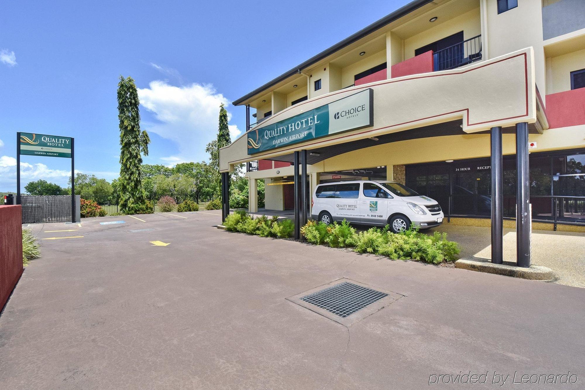 Quality Hotel Darwin Airport Eksteriør billede The former St. John Ambulance headquarters in Townsville, Queensland.